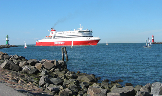 Die Molenfeuer Warnemünde (Ost und West)