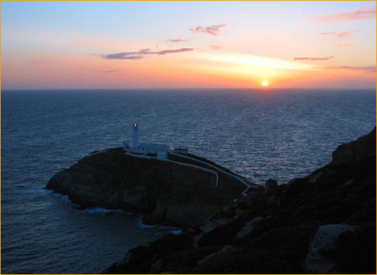 Sonnenuntergang am Leuchtturm South Stack (Wales)